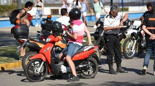 Casi 3.200 motos fueron al corralón este año por avivadas con la patente