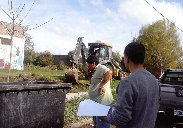 Movimiento. Máquinas en Intendente Blanda y Pedro Rico.