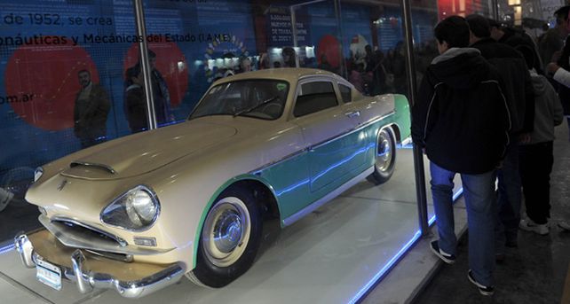 Tecn&oacute;polis presenta un auto el&eacute;ctrico que puede recorrer 110 kil&oacute;metros con cuatro pesos