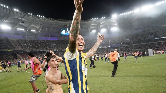 El dolor por la lesión que lo sacó en medio de la final trocó por la alegría del título. Ahora a Damián Martínez le espera un tiempo de recuperación.