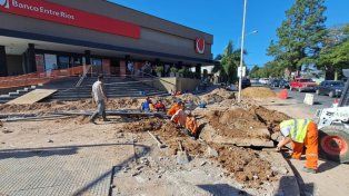 Otra vez se rompió un caño de agua por la obra de ensanche de Zanni (Archivo)