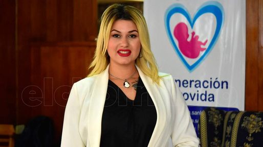 Una militante neonazi y ex feminista brasileña diserta en Santa Fe