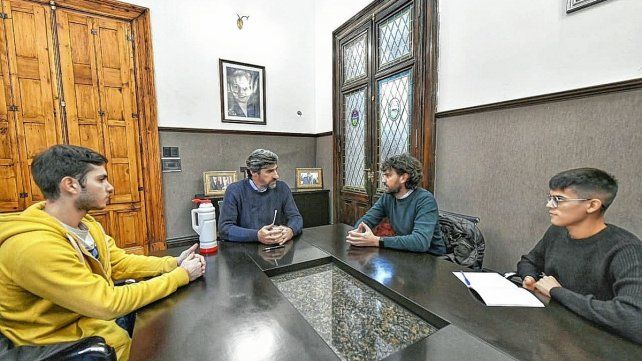 Ángel Giano analizó con académicos los resultados del estudio.