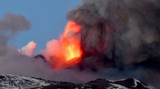 El volcán Etna entró en erupción y obligó a cerrar el aeropuerto de Catania