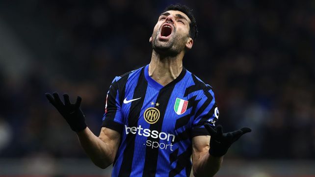 Mehdi Taremi iba a jugar contra River en el Mundial de Clubes. El futbolista quedó varado en su país.&nbsp;