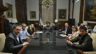 La Libertad Avanza. El presidente Javier Milei encabezó la primera foto oficial de la mesa política nacional junto a Karina Milei, Bullrich, Francos, Caputo, Menem y Adorni.