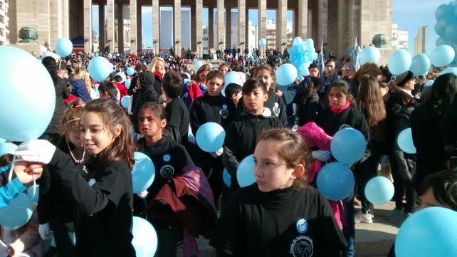 Las fotos de los chicos que juraron lealtad a la Bandera y la aparición de Manuel Belgrano