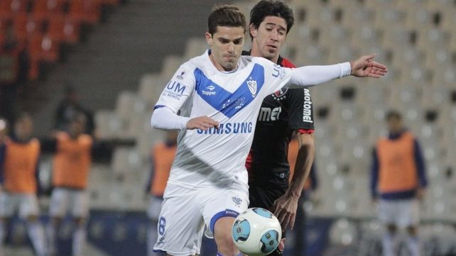 Vélez oficializó la contratación de Gago