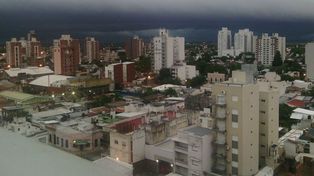 El mal tiempo persiste y se renovó el alerta por tormentas que abarca a toda la provincia