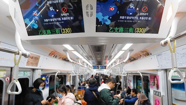 pasajeros. Un subte en Seúl
