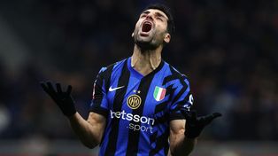 Mehdi Taremi iba a jugar contra River en el Mundial de Clubes. El futbolista quedó varado en su país.&nbsp;