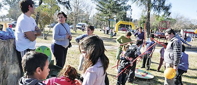 Las obras se inauguraron con una tarde de juegos y chocolate.