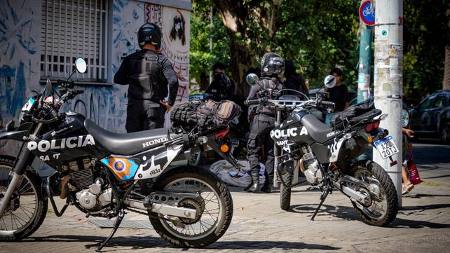 La Policía interviene ante la presencia de personas durmiendo en 3 de Febrero y Cafferata