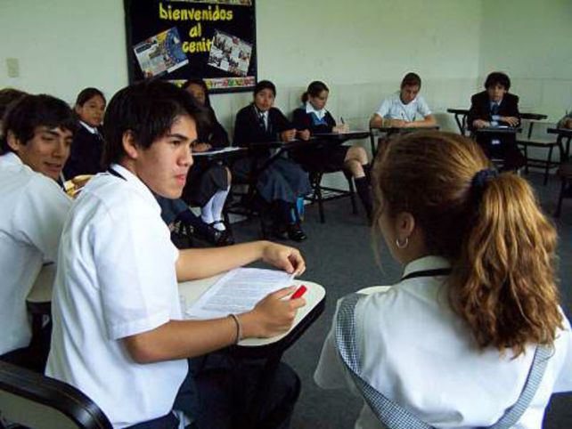 Las escuelas rosarinas ya aplican un modelo educativo con más diálogo y menos sanciones