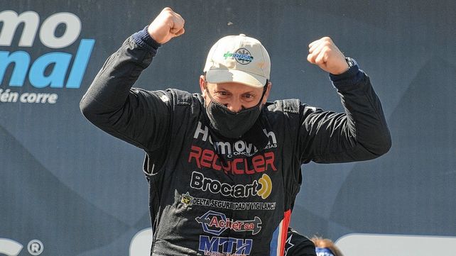 Brazos en alto para el doctor Miguel Ciaurro