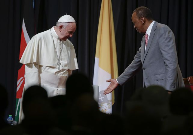 El papa exhortó a kenianos a trabajar por la paz