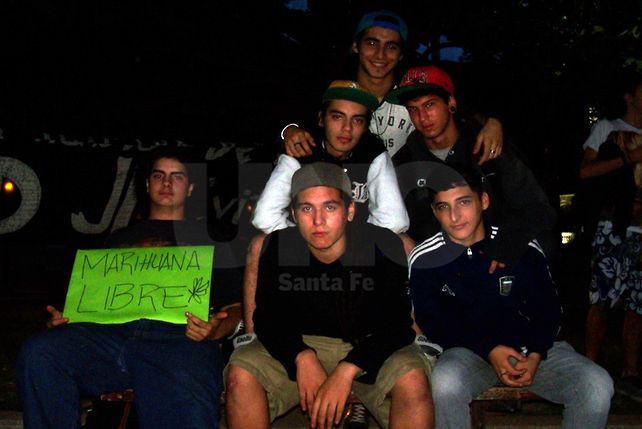 Las Juventudes políticas de Santa Fe marcharon por la despenalización de la marihuana
