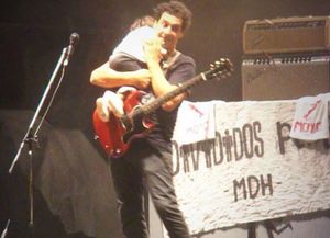 Mollo paró un show y devolvió una nena al padre que la encerró para ver a Divididos