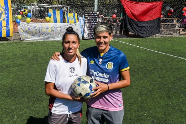 Antonella Chazarreta y Daiana Díaz, leprosa y canalla de la primera de AFA, presentes en el clásico de barrio.