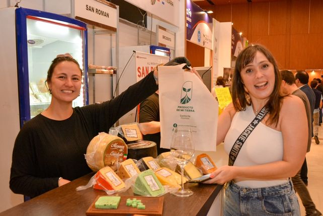 Los emprendedores que integran Productos de mi Tierra Santa Fe.
