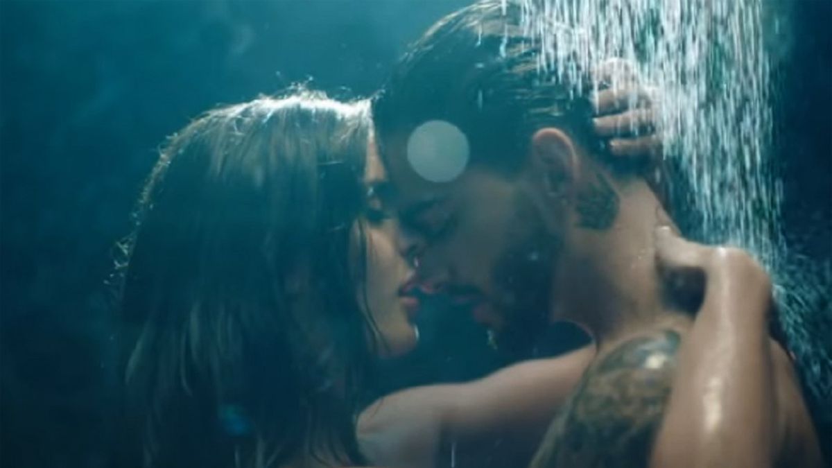 Maluma eleva la temperatura y se desnuda en su nuevo videoclip