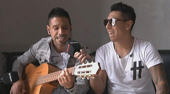 Dúo leproso. Figueroa y Sarmiento mostraron su talento musical en TyC Sports.&nbsp;