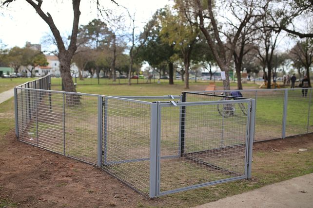 Construyen el primer canil para mascotas en la Plaza del Rosario