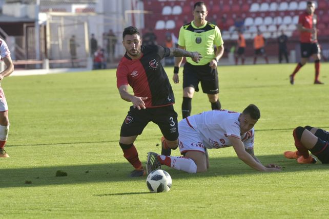 Con lo último que le quedaba, Newells encontró el empate cuando el partido se cerraba