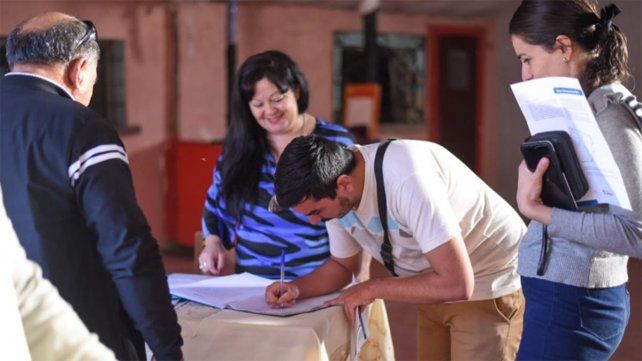 Se realizaron tres asambleas: una en el club Libertador San Martín