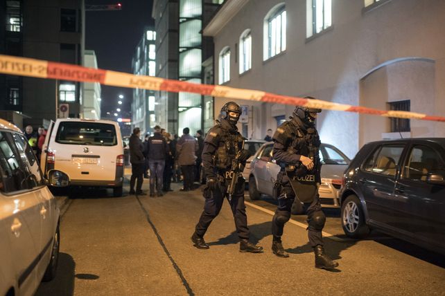 Tres personas resultaron heridas en un tiroteo cerca de un centro islámico en Zurich