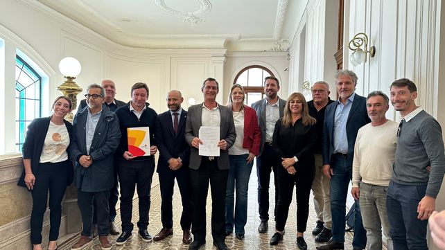 Se firmó el contrato de obra de gas natural para localidades de los departamentos San Martín y Belgrano