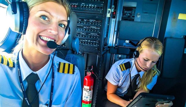 La piloto de aviación que es considerada más linda y que causa furor en las redes sociales