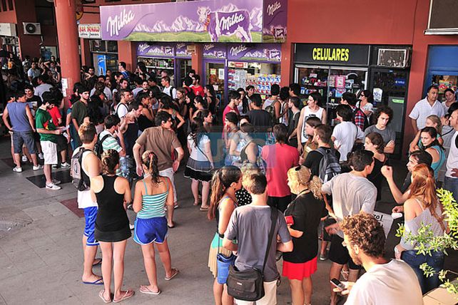 Hubo una manifestación en la Terminal de Paraná contra el aumento de Fluviales y Etacer