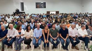 Dirigentes del variopinto arco opositor de Santa Fe encabezaron una multitudinaria actividad en Vera.