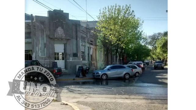 Derroche de agua en edificio municipal