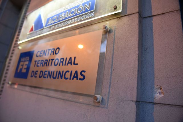 La sede del MPA fue baleada desde un Renault 9 cerca de las 3 de la mañana del martes.