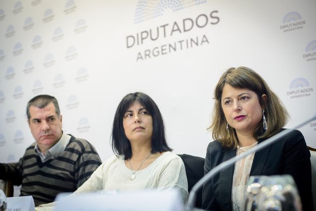 Los padres de Micaela y la diputada.&nbsp;