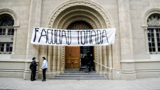 Estudiantes de la UNR iniciaron la toma de facultades: Somos una generación angustiada