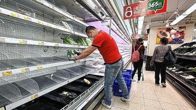 Los súper de Hong Kong muestran sus góndolas vacías