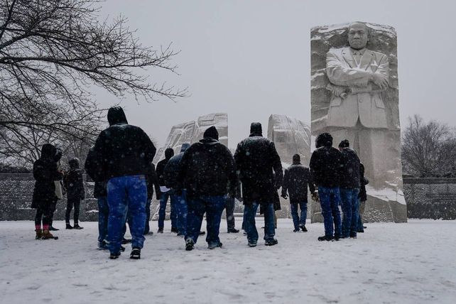 El imponente monumento a Marthin Luther King en Washington bajo la nieve fue visitado en&nbsp;