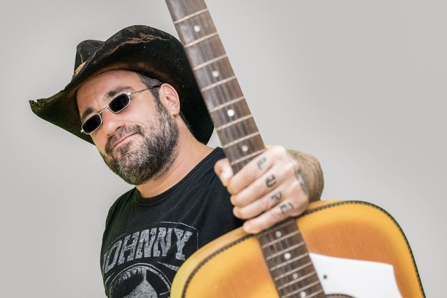 El cantante de Las Pastillas del Abuelo trae además sus clásicos.