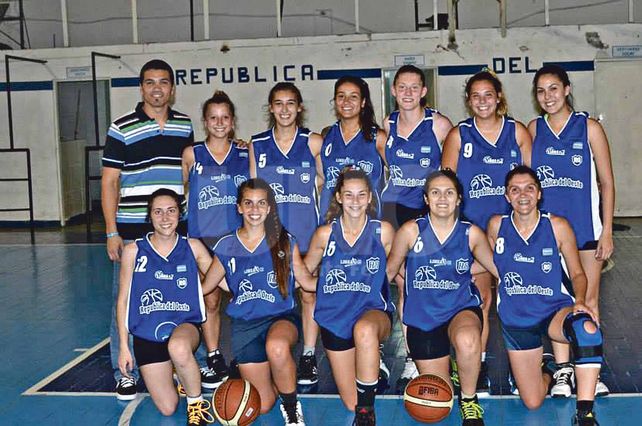 Poder femenino. El básquet para damas también tiene su lugar (a partir de los 16 años). Los entrenamientos se llevan a cabo martes y miércoles de 18 a 19.30