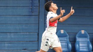 Benjamín Agüero festeja su gol en Tigre.