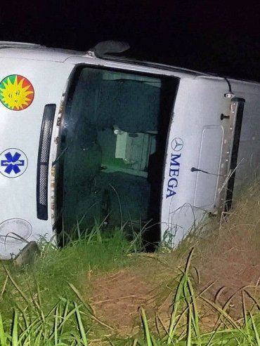 Una ambulancia de Santa Elena volcó con cuatro ocupantes en la Ruta 12