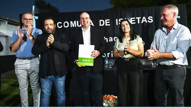 Se realizó el juramento del presidente comunal Lucas Eichmann y los vocales titulares comisionados: Valeria Gregorutti; Ariel Damián Wolf; Norberta Estanislada Acosta; Raúl Antonio Chemez y Gabriela Carina Gadea.