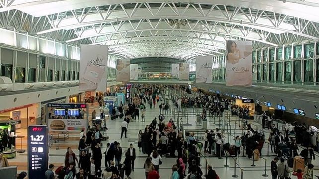Detuvieron en Ezeiza a un conocido financista rosarino cuando volvía del Mundial de Qatar Detuvieron en Ezeiza a un conocido financista rosarino cuando volvía del Mundial de Qatar