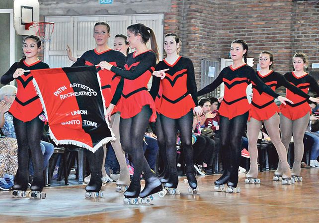 Patín. Con un grupo nutrido de chicas de todas las edades
