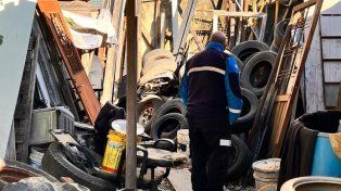 Secuestran gran cantidad de autopartes en chatarrería y detienen a dos personas