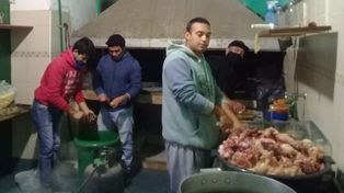 Abren una cocina comunitaria y los sábados reparten almuerzos