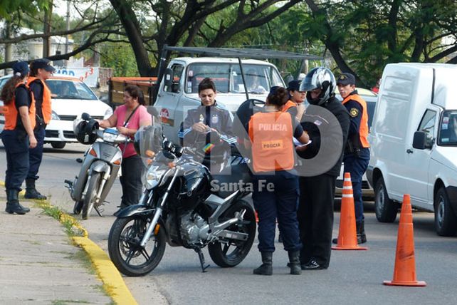 Megaoperativos policiales en los barrios del sur de la ciudad de Santa Fe